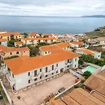 A 150 Meter Long Mare, 2 Fish Apartamento *