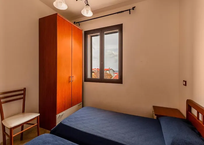 A 150 Meter Long Mare, 2 Fish *